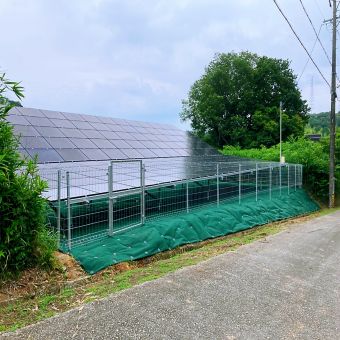 Sistema di montaggio a terra solare a Gifu in Giappone