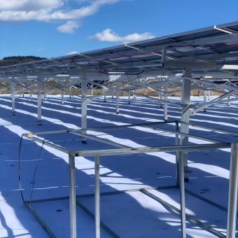 Staffa per sistema di montaggio a terra solare in alluminio da 81,4 kW